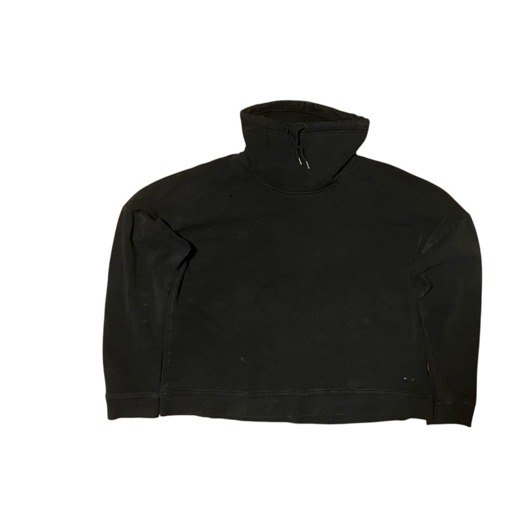 Under Armour black turtleneck